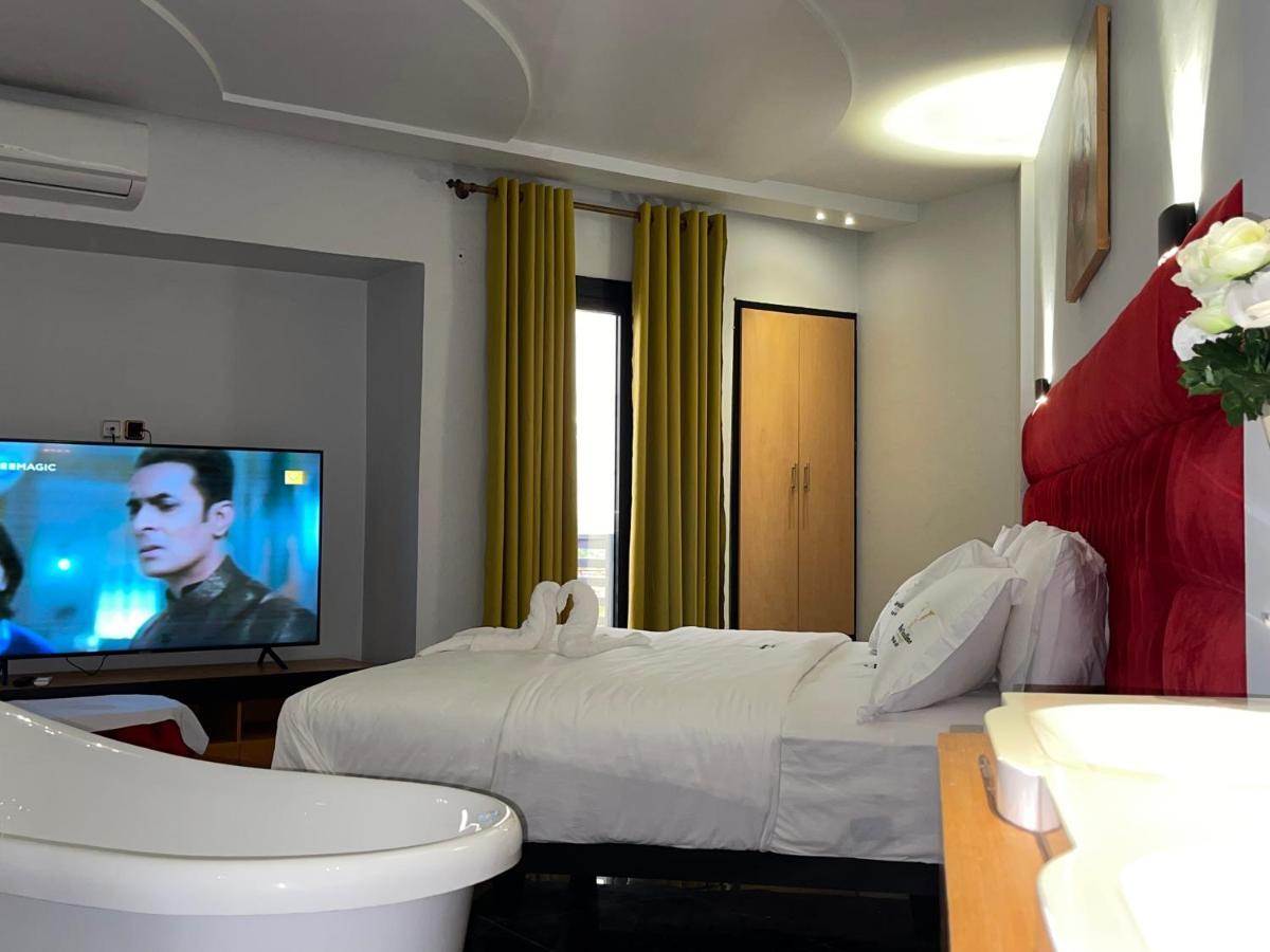 Hotel Vendome دوالا المظهر الخارجي الصورة