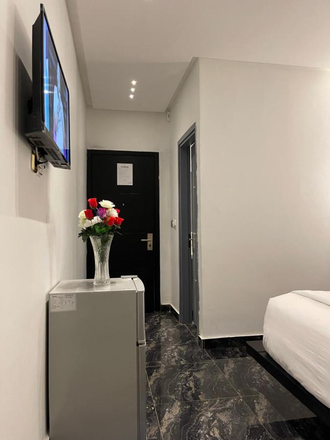 Hotel Vendome دوالا المظهر الخارجي الصورة