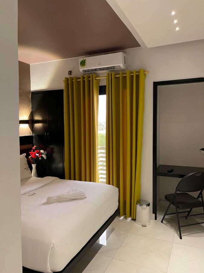 Hotel Vendome دوالا المظهر الخارجي الصورة