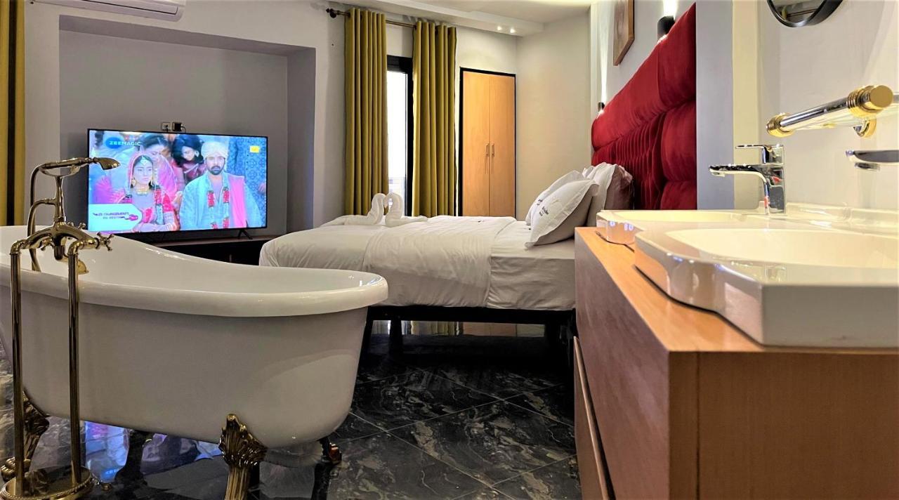 Hotel Vendome دوالا المظهر الخارجي الصورة