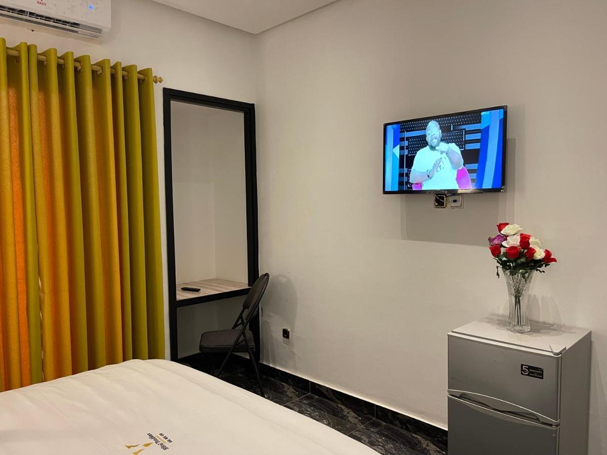 Hotel Vendome دوالا المظهر الخارجي الصورة