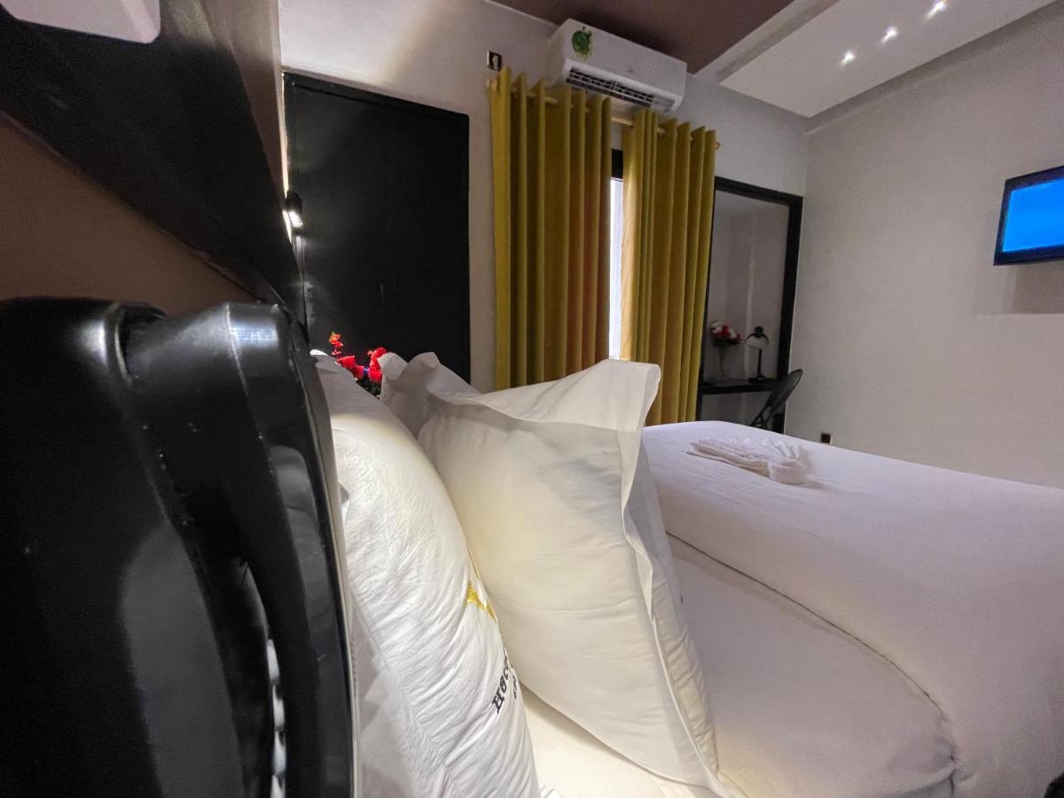 Hotel Vendome دوالا المظهر الخارجي الصورة