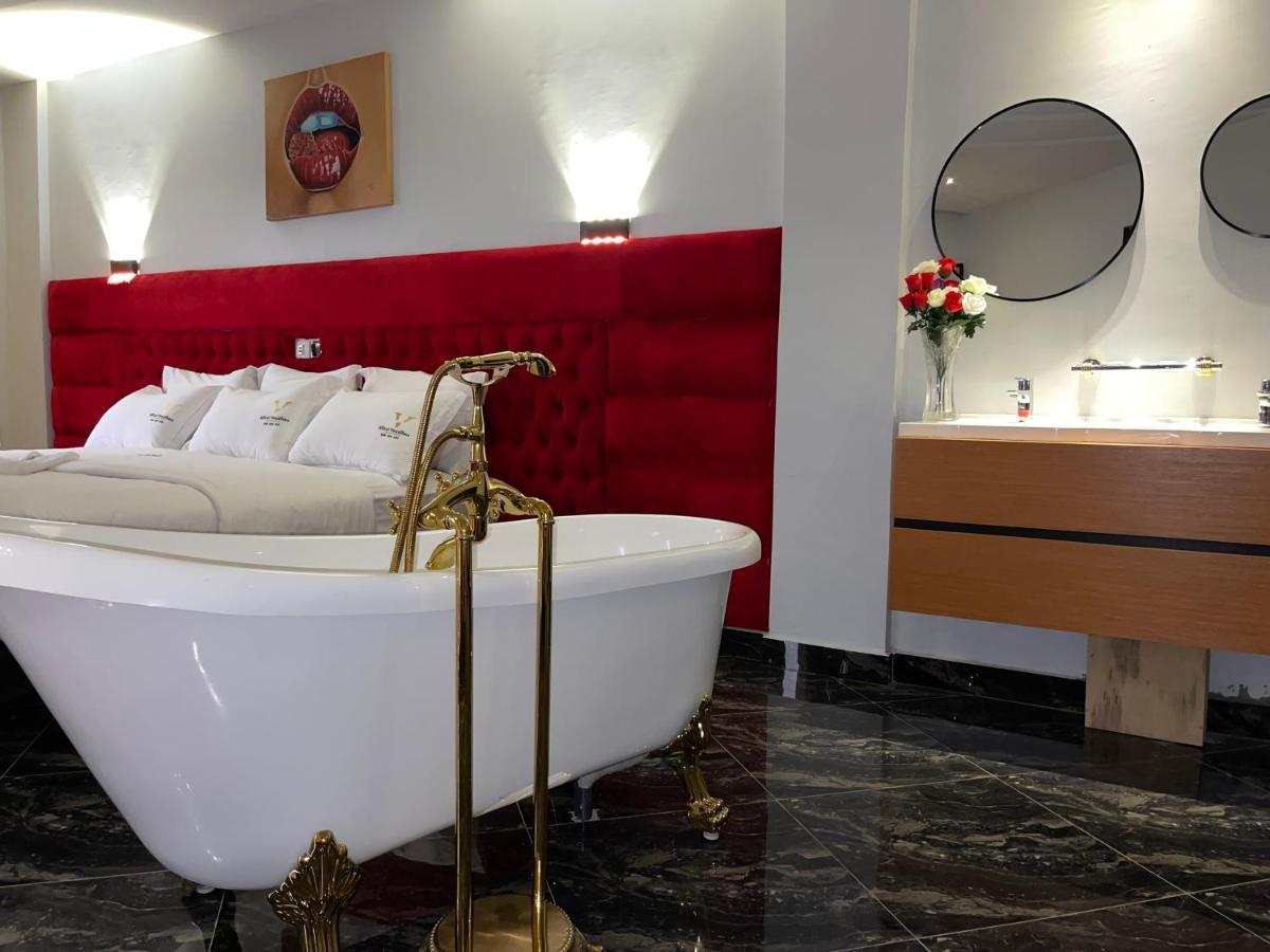 Hotel Vendome دوالا المظهر الخارجي الصورة