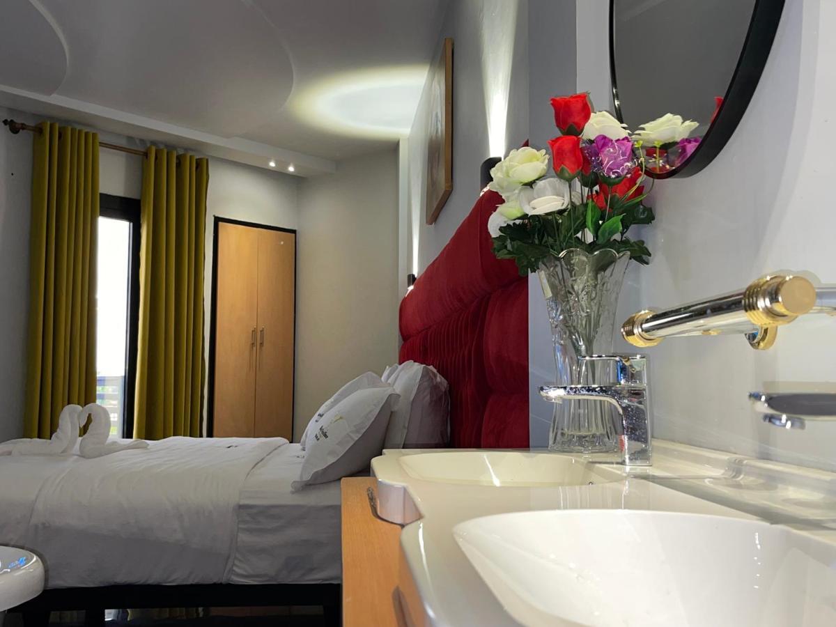 Hotel Vendome دوالا المظهر الخارجي الصورة