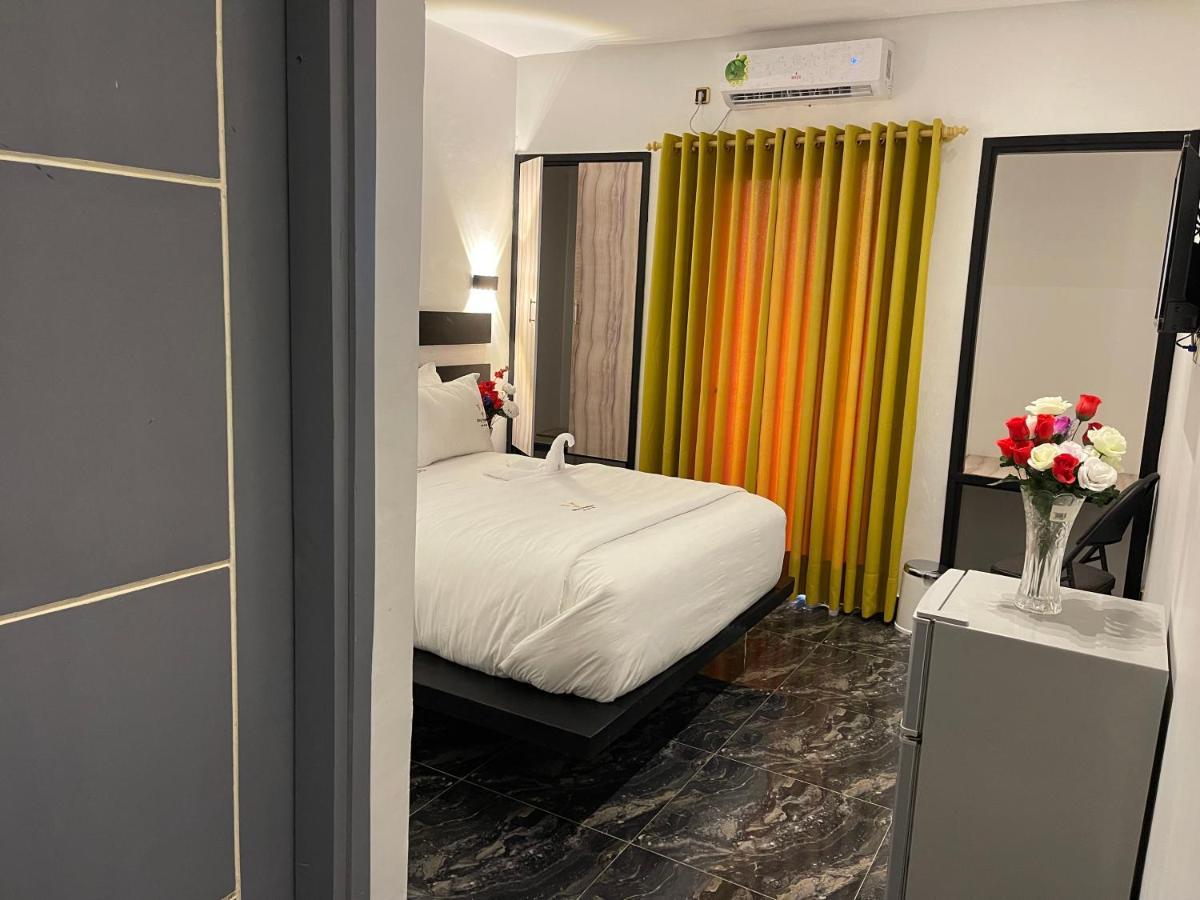 Hotel Vendome دوالا المظهر الخارجي الصورة