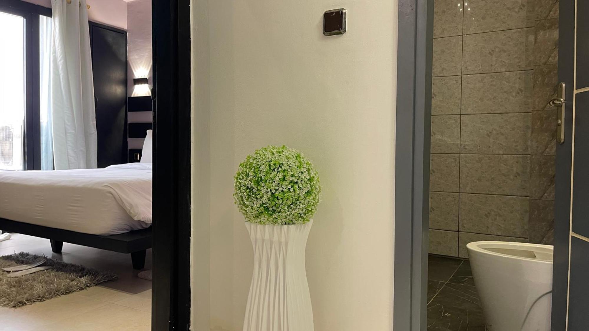 Hotel Vendome دوالا المظهر الخارجي الصورة